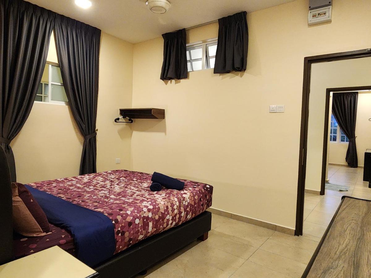 Fathers Guesthouse Age 7 Years Old And Above Only Тана Рата Екстериор снимка