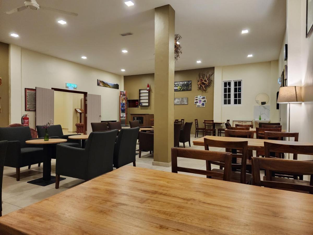 Fathers Guesthouse Age 7 Years Old And Above Only Тана Рата Екстериор снимка