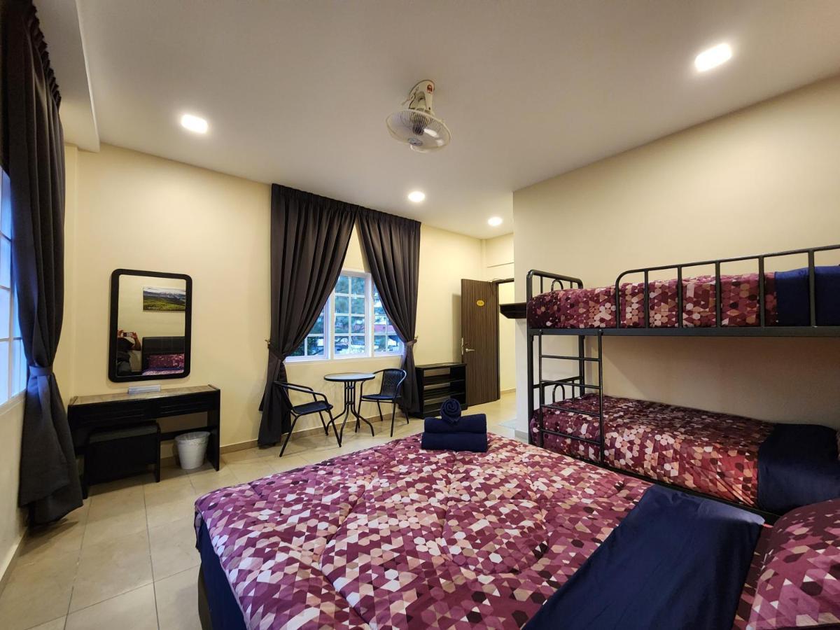 Fathers Guesthouse Age 7 Years Old And Above Only Тана Рата Екстериор снимка