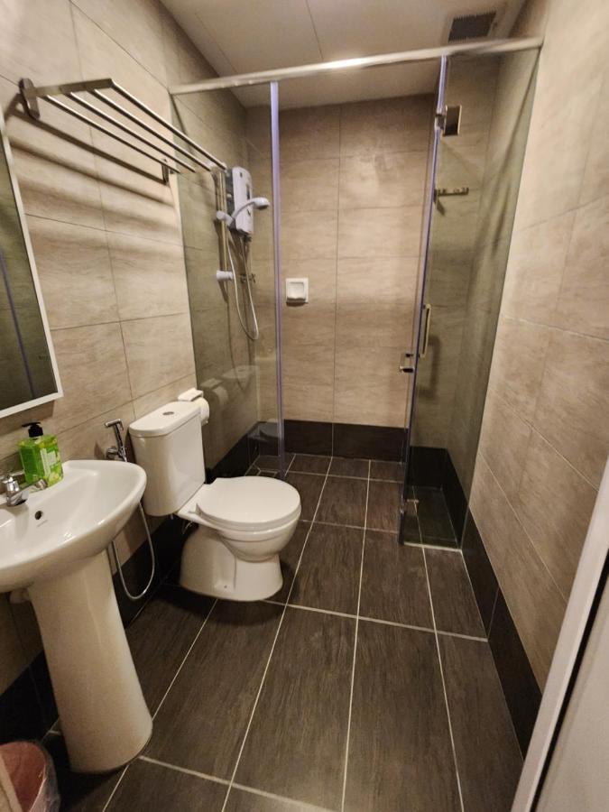 Fathers Guesthouse Age 7 Years Old And Above Only Тана Рата Екстериор снимка